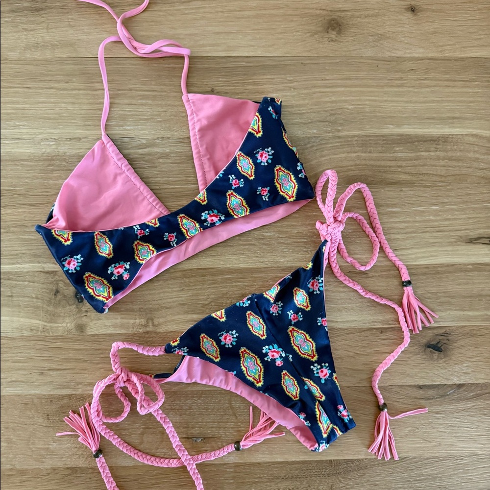 Bikini - Picture 2 of 3